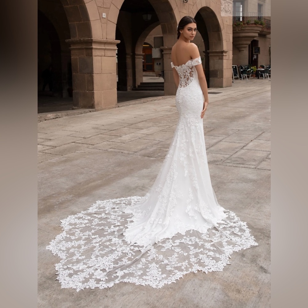 NEW PRONOVIAS SYRINX